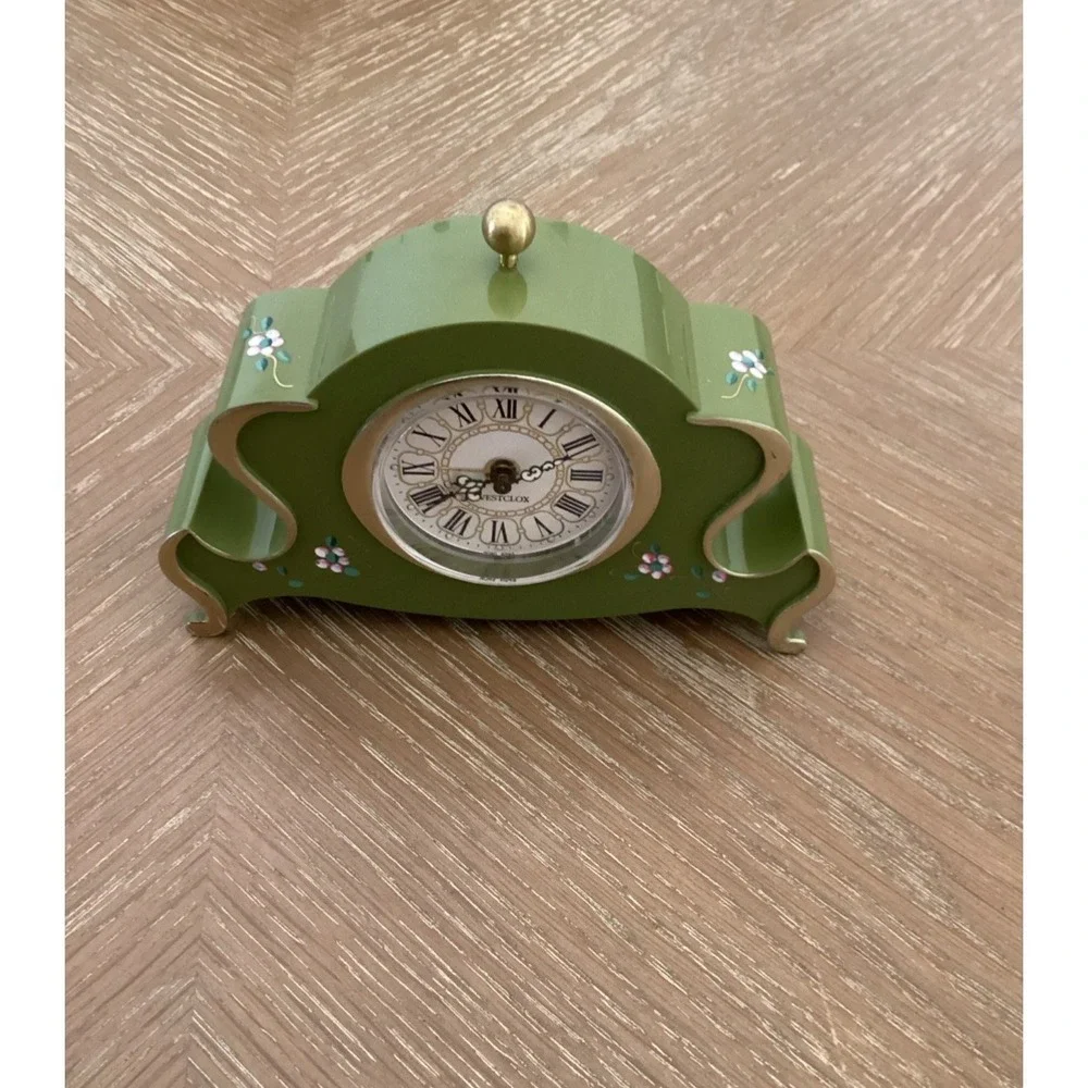 WESTCLOX GREEN PAINTED PLASTIC SHELF DESK MANTEL ALARM CLOCK VINTAGE **WORKS**